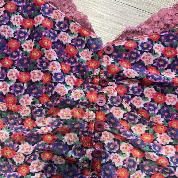 Plus size floral tank top - Picture 2 of 5